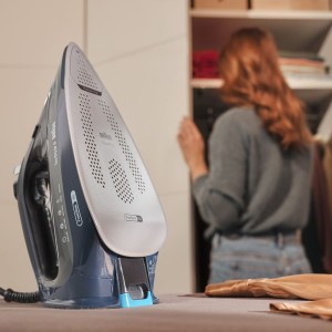 Braun TexStyle 9 Steam Iron 3200 Watts, FreeGlide 3D tech, ActiClean System, iCare Tech, Precision Tip, AntiDrip, Refil 330ml,  70% energy saving, Auto Off - SI 9682 Blue