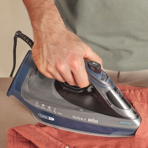 Braun TexStyle 9 Steam Iron 3200 Watts, FreeGlide 3D tech, ActiClean System, iCare Tech, Precision Tip, AntiDrip, Refil 330ml,  70% energy saving, Auto Off - SI 9682 Blue